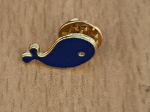 Placchette & Badge: Pin Blauwal - Box 11 – Usato da Köniz venduto da Pinscollect