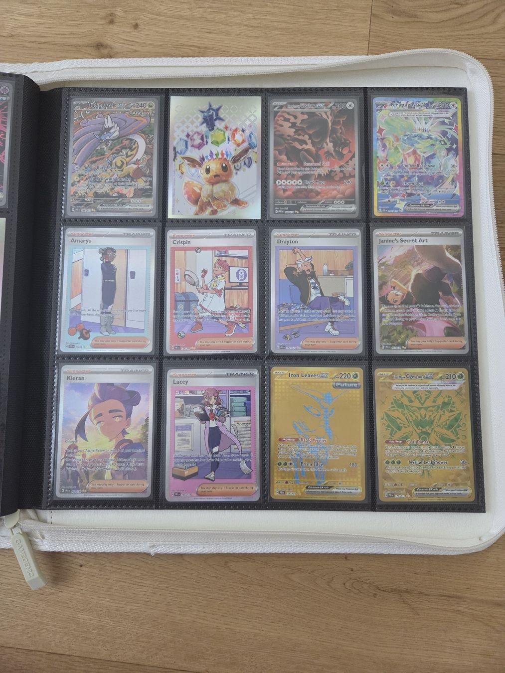 Pokémon Sammelbilder & Trading cards: Pokemon Prismatic Evolutions Grandmaster set 97% complete EN – Neu (gemäss Beschreibung) aus Biberist von Ang385 2