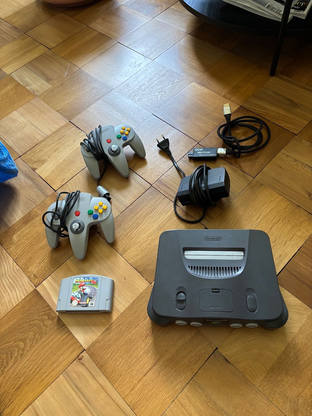 Nintendo Console: Nintendo 64 mit 2 Controller und Mario Kart – Usato da Ottenbach venduto da Swisstwins