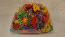486 Gramm Magnetbuchstaben und Zahlen aus Kunststoff