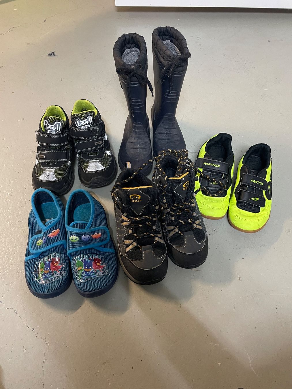 Scarpe per ragazzi: Schuhpaket Grösse 29 – Usato da Buchs SG venduto da Buxerli_