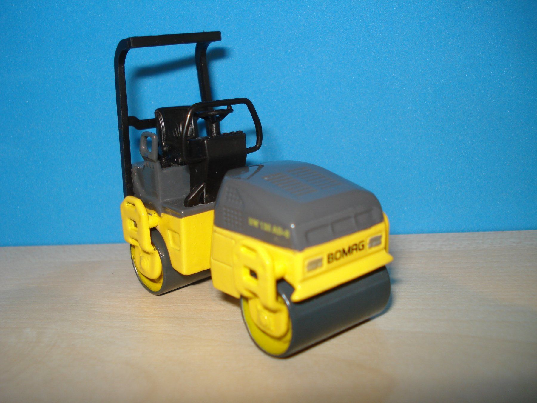 Kit di modellismo & Modellini statici: BOMAG BW 120 AD-3 Tandemwalze – Nuovo (secondo la descrizione) da Mitlödi venduto da worker04 3