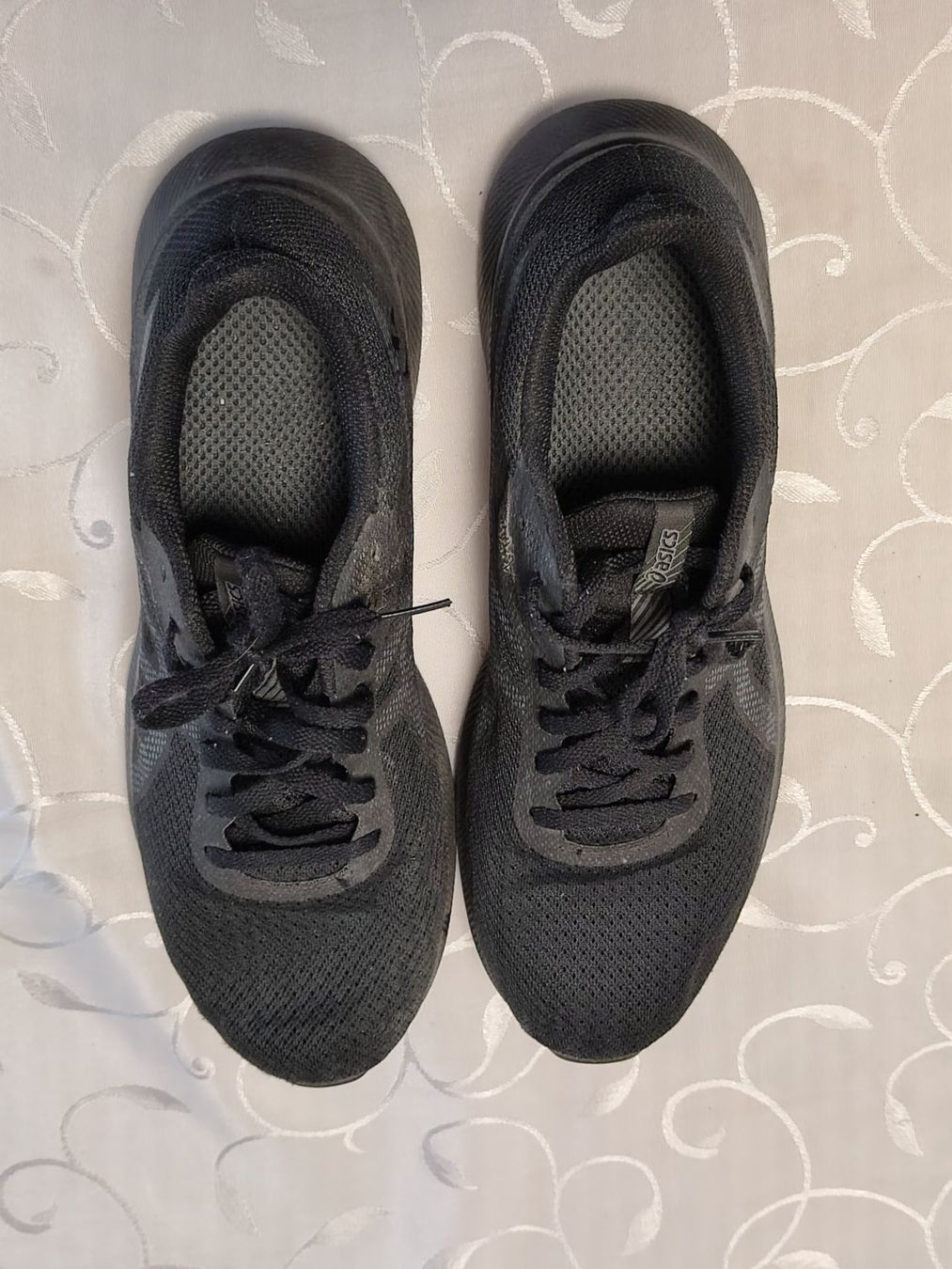 Asics Scarpe da uomo: schwarze Asics Schuhe Gr. 44.5 – Usato da Brüttisellen venduto da kikaninchen79 2