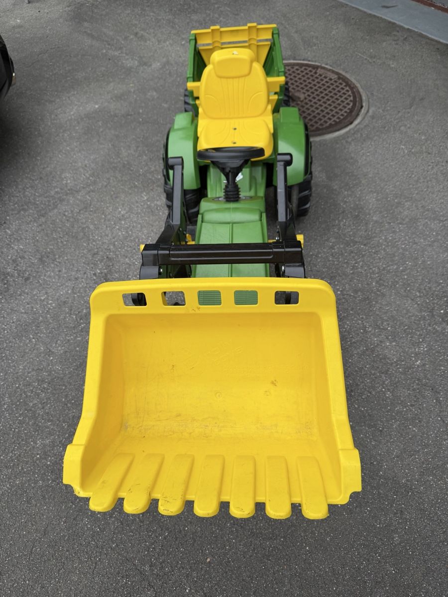 John Deere Fahrzeuge für Kinder: Verkaufe Kinder Traktor John Deere mit Frontlader und Anhäng – Gebraucht aus Widnau von RenGi800 1