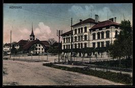 AK Kerzers, Schulhaus mit Blick zur Kirche