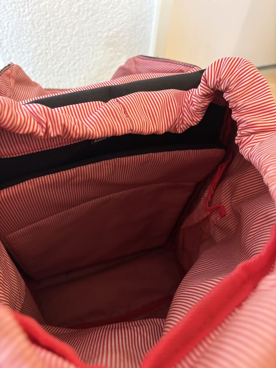 Herschel Sacs à dos: Herschel Rucksack schwarz – D'occasion à Bremgarten AG par Vanessa.urech 2