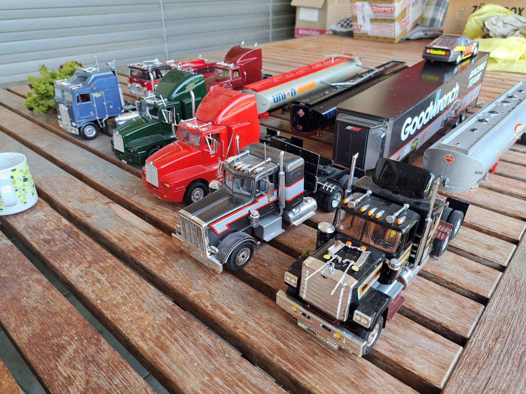 Kit di modellismo & Modellini statici: Lot de 7 camions 4 remorques 1/32 – Usato da Düdingen venduto da ananda1709 1