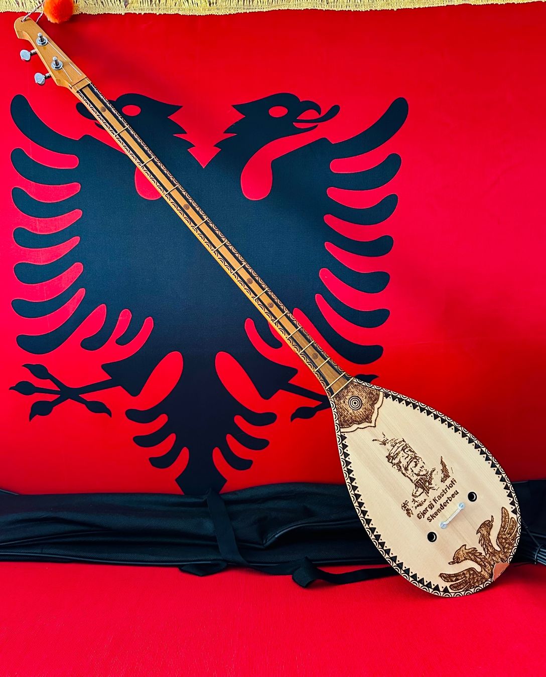 Musikinstrumente: Qifteli  mit integriertem Mikrofon. – Neu und originalverpackt aus Kirchberg SG von rex_pfd8 5