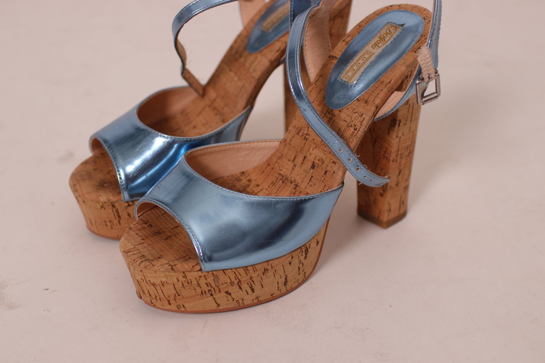 Buffalo Scarpe da donna: Buffalo Blue Leahter and Cork Platform Size 40 – Usato da Hombrechtikon venduto da BAZ-Vintage 2