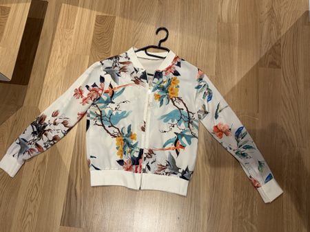 Damen Bomberjacke weiss Blumenmuster Grösse S Zustand gut