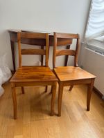 Deux chaises en bois