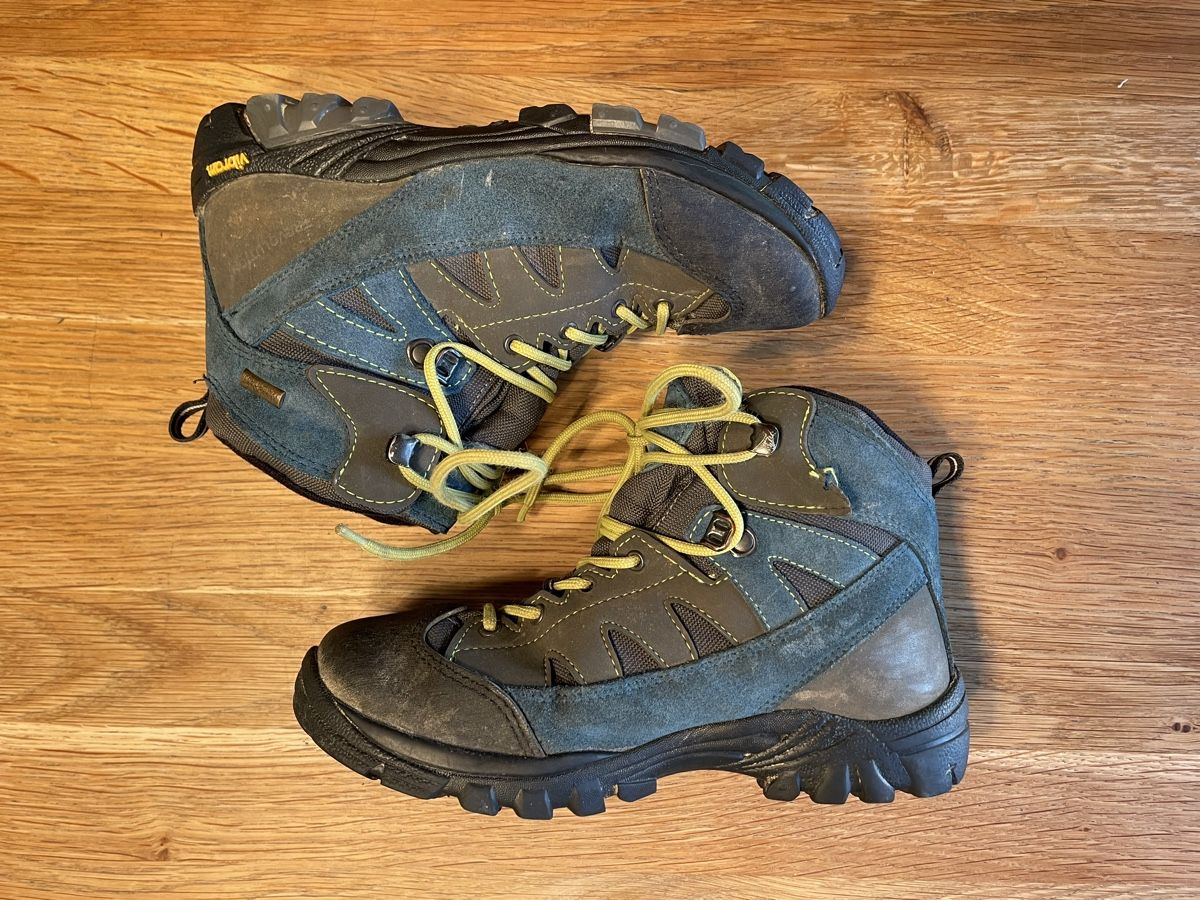 Trevolution Scarpe per ragazzi: Trevolution Wanderschuhe Gr. 35 – Usato da Luzern venduto da alpenkai 2