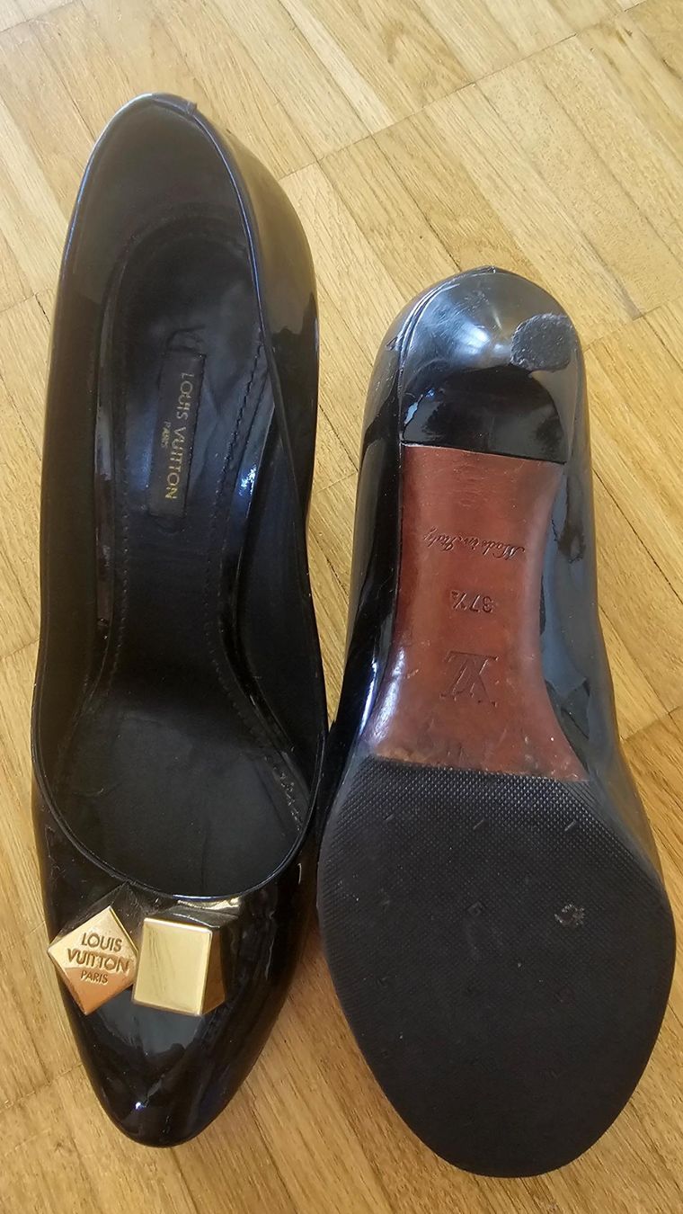 Louis Vuitton Chaussures femmes: Louis Vuitton Pumps Lackleder Schwarz Gr. 37.5 – D'occasion à ZUMIKON par 99aes 2