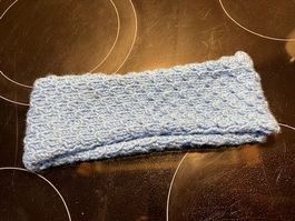 Handgestricktes Stirnband, hellblau, ideal für den Herbst!