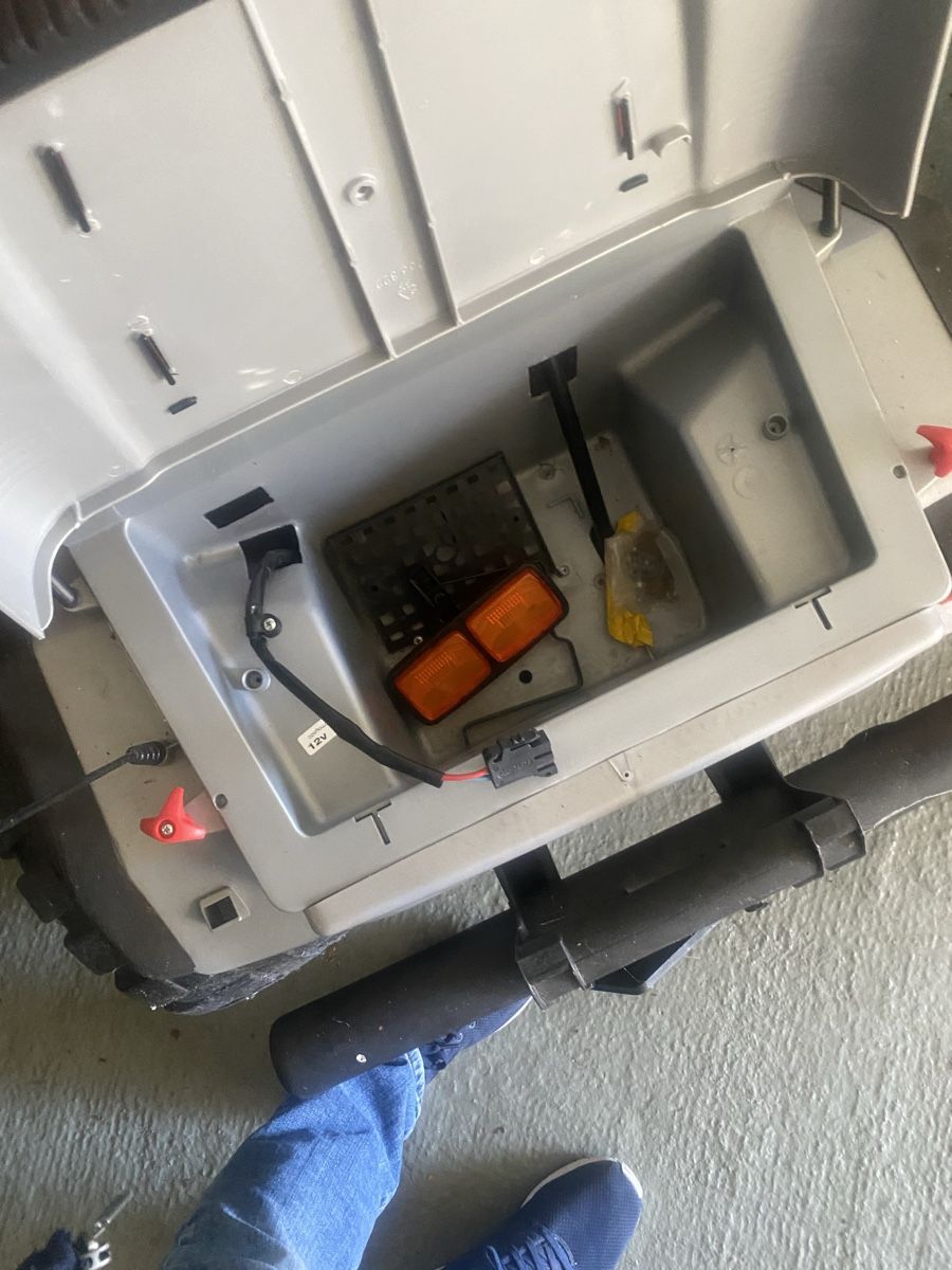Peg Perego Veicoli per bambini: Elektro Auto  – Difettoso da Selzach venduto da Giusi400 3