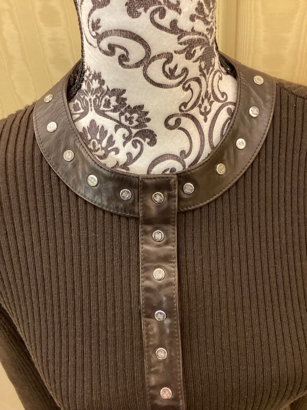 Celine Giacche: Céline elegante Strickjacke Grösse M – Usato da Samedan venduto da sylvierosa