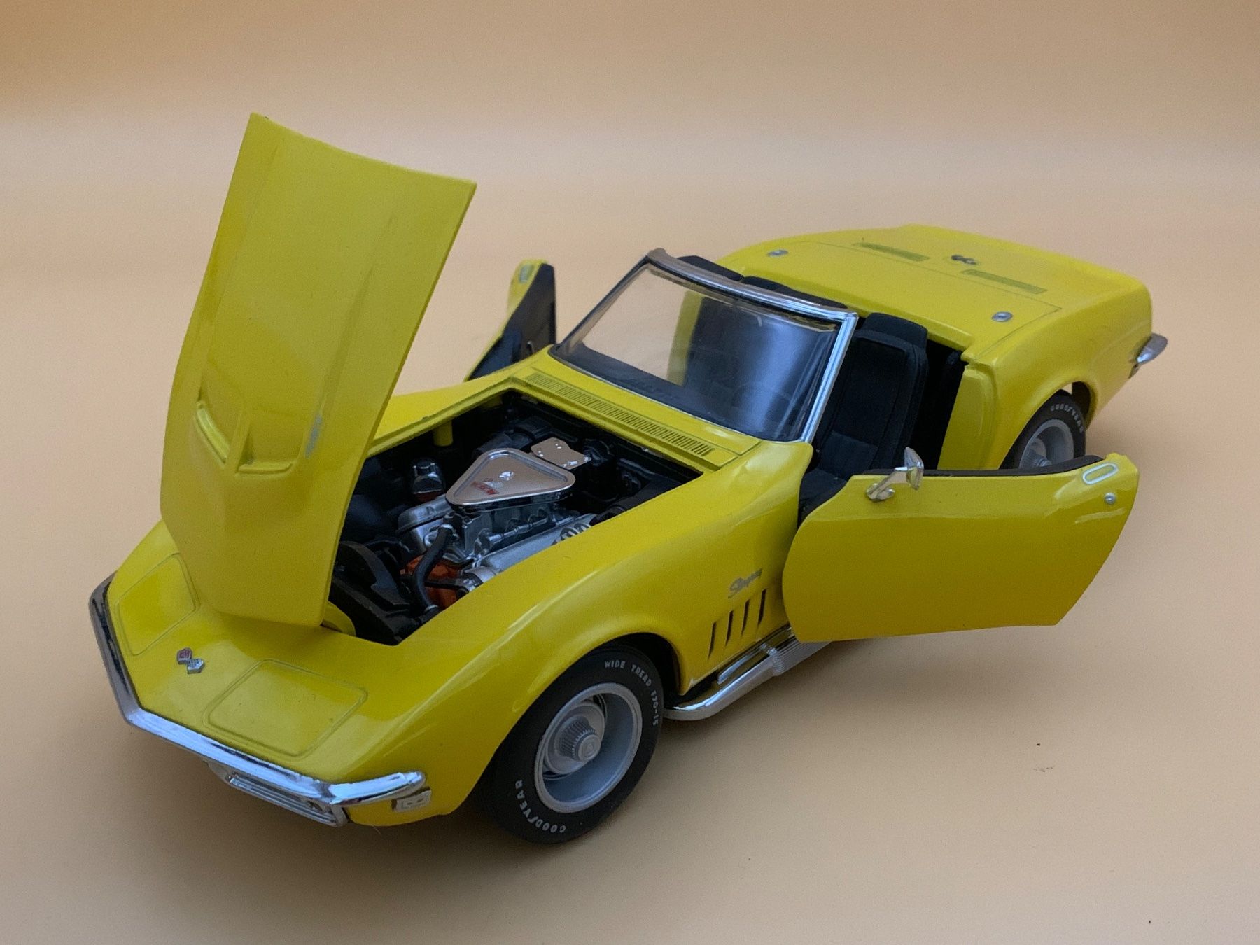 Revell Modellini d'auto: Chevrolet Corvette 1969 1:18 – Usato da Epautheyres venduto da LordSkull 3