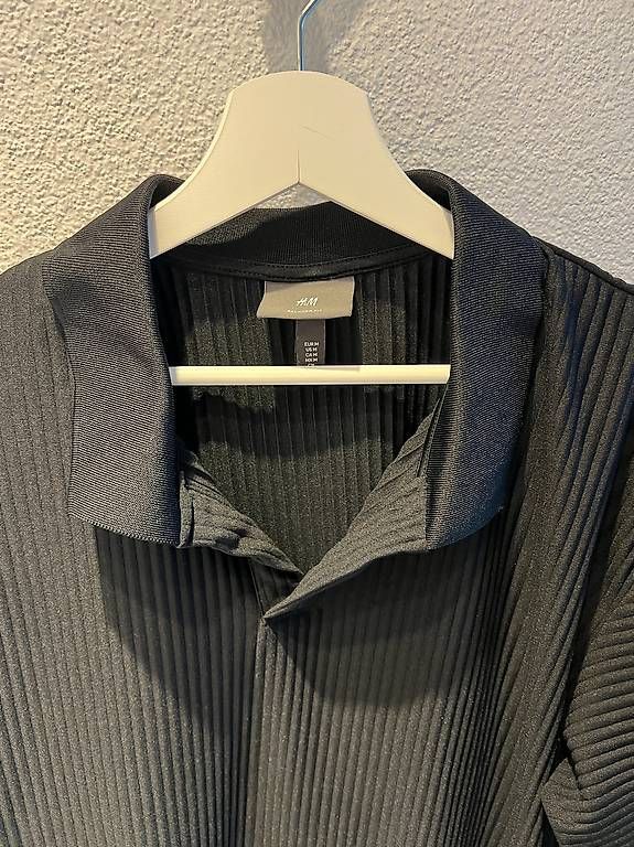 H&M Magliette Polo: Schwarzes Sommerpolo von H&M, Grösse M – Usato da Horn venduto da timosidler 1