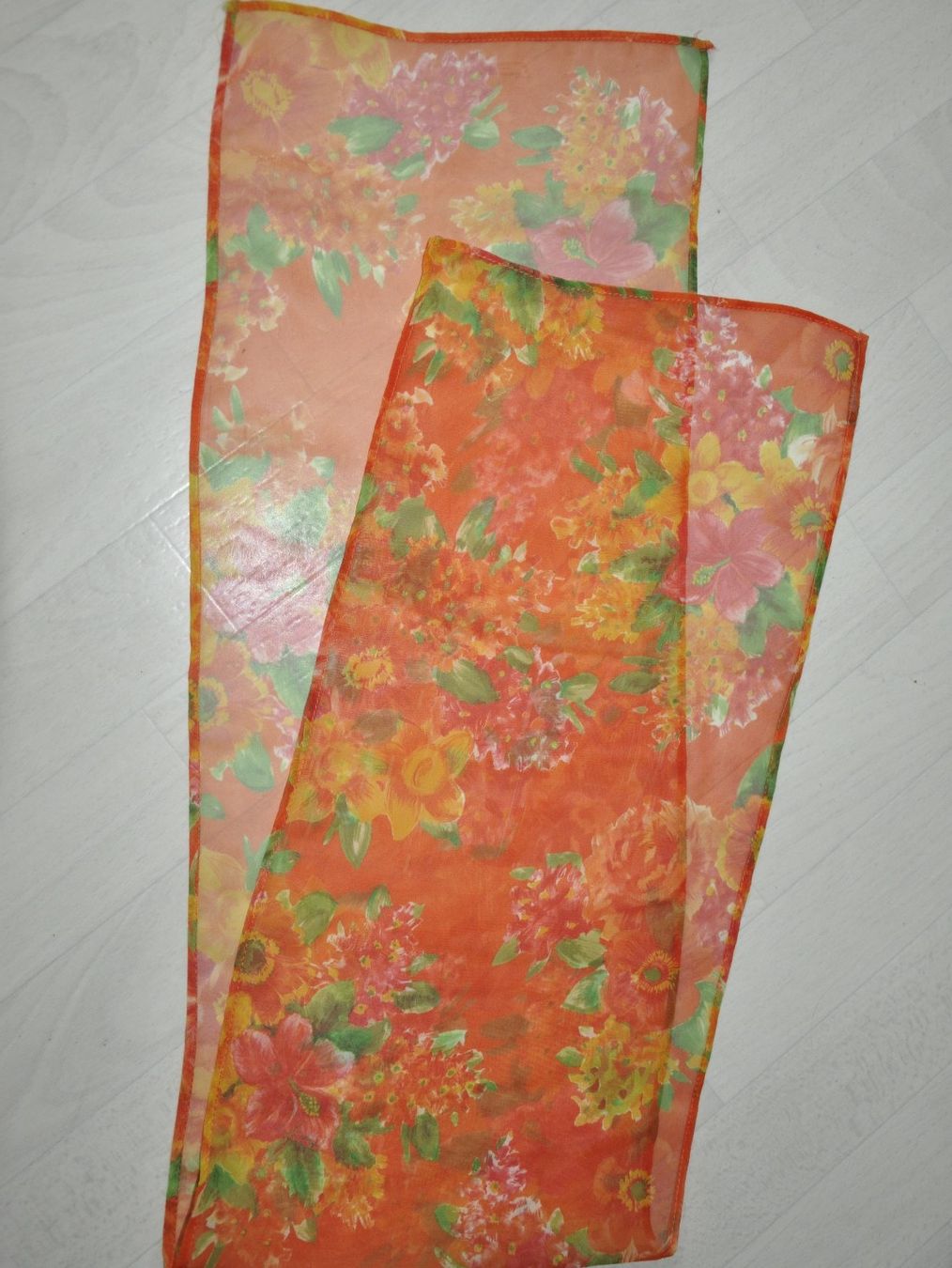Foulard & Sciarpe: Leichtes Foulard orange Geschenk – Usato da Oberrüti venduto da ELALL 1
