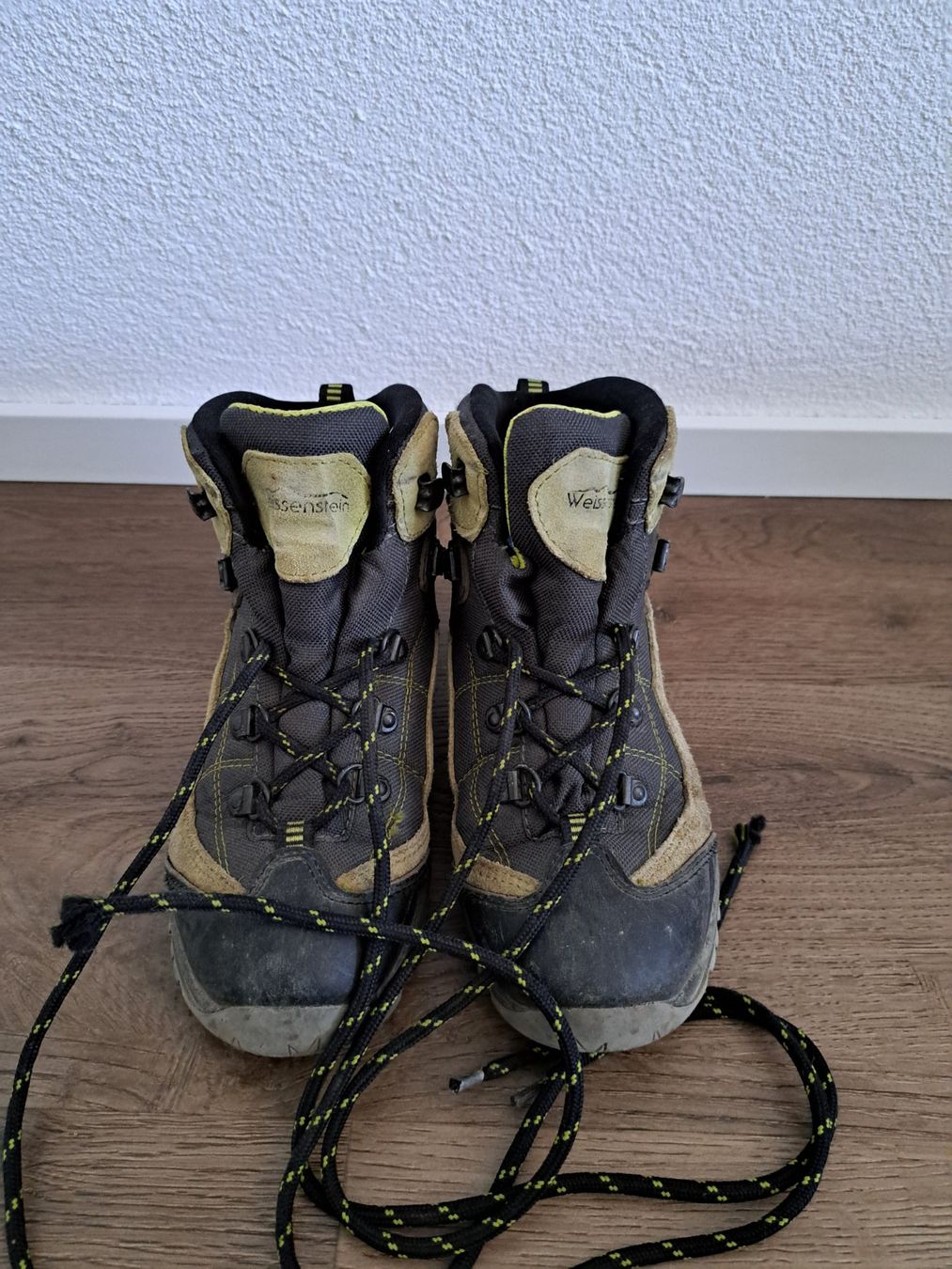 Schuhe für Jungen: Chaussures de randonnées, taille 33 – Gebraucht aus Brügg BE von NewYork