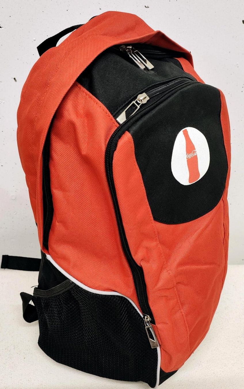 Coca-Cola Sacs: Coca-Cola Rucksack mit vielen Fächern – Neuf (Voir description) à Pfäffikon ZH par Colacity 1