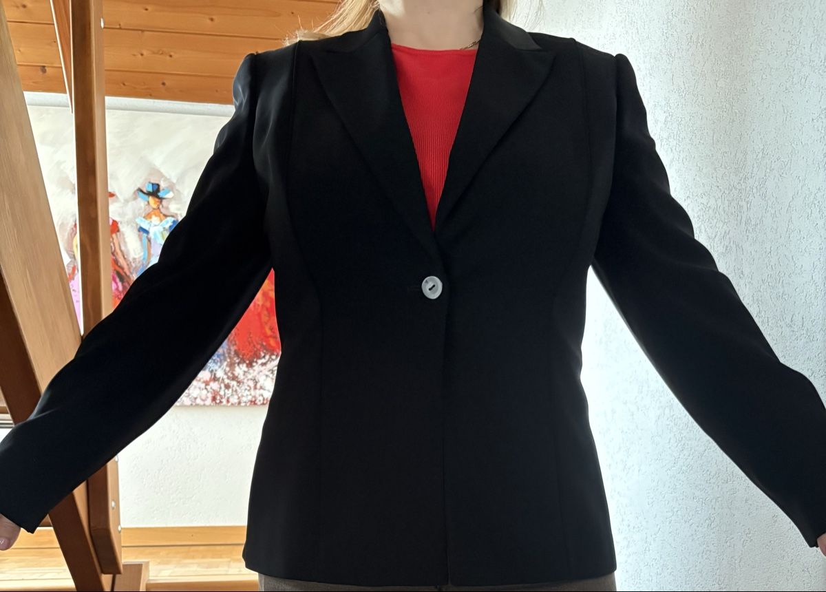 Giacche: Schicker Blazer von Marks&Spencer, Grösse 16, Schwarz! – Usato da Schnottwil venduto da eka_sk9q 1