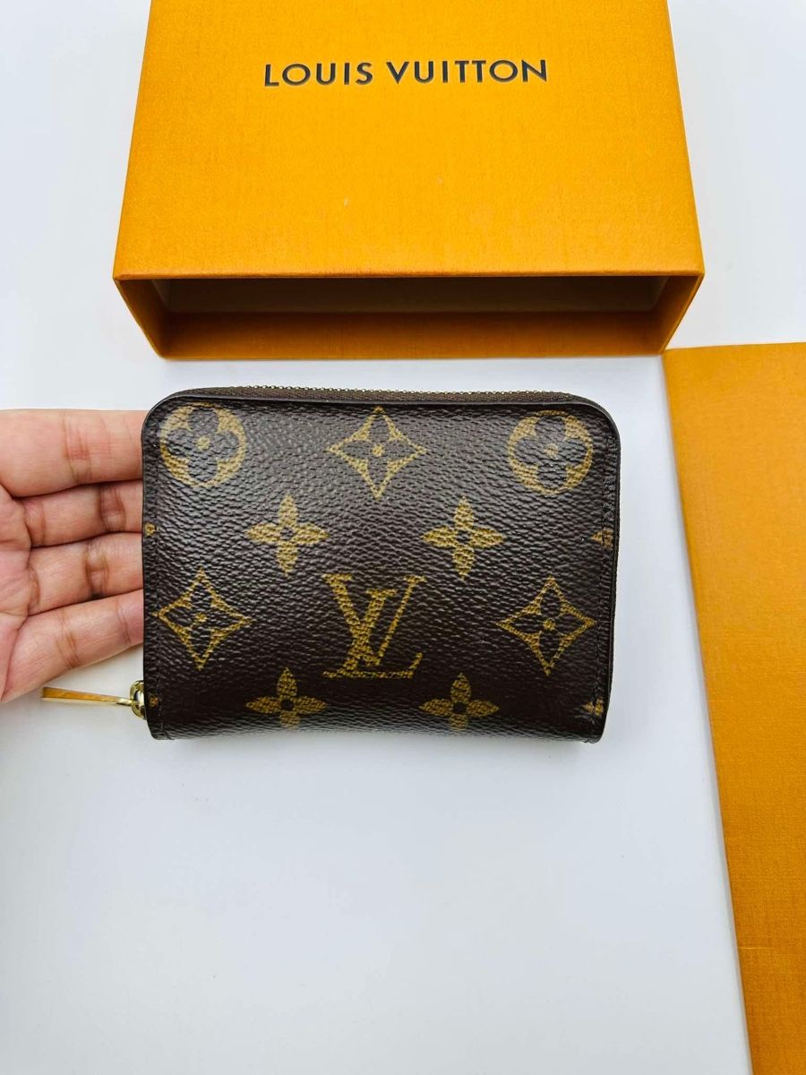 Louis Vuitton Portafogli: Louis Vuitton Zippy Coin Purse Monogram – Usato da Widnau venduto da Pukpan_99 1