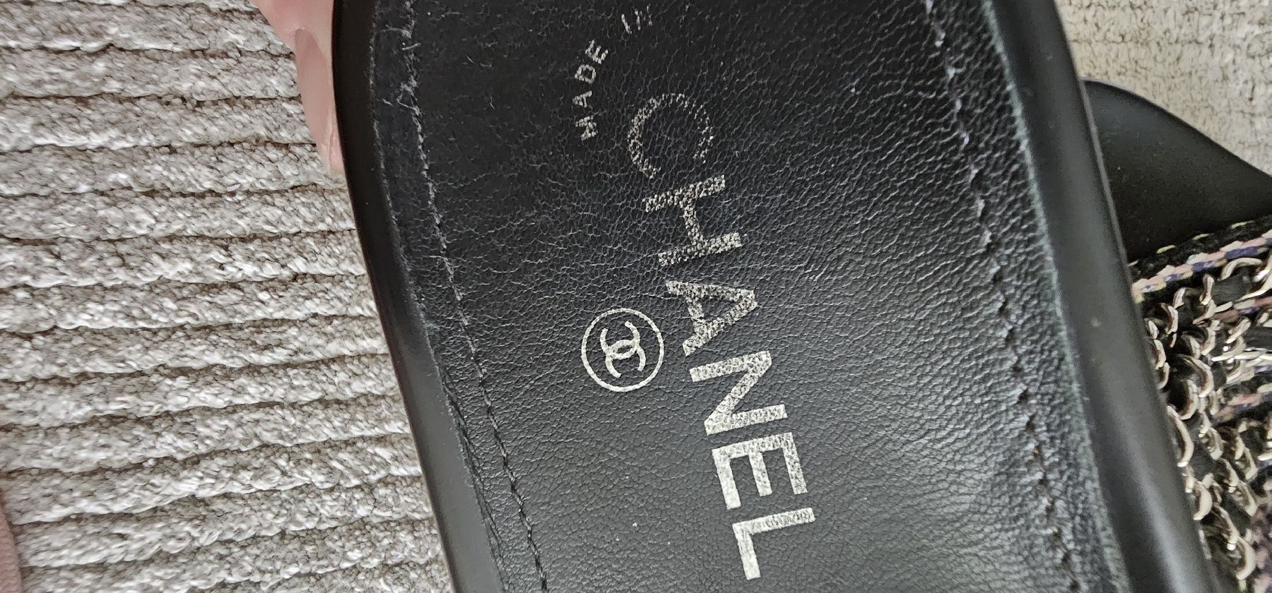 Chanel Damenschuhe: Chanel Slides/Pantoletten, Grösse 36, Schwarz – Gebraucht aus Riedikon von Winter21. 4