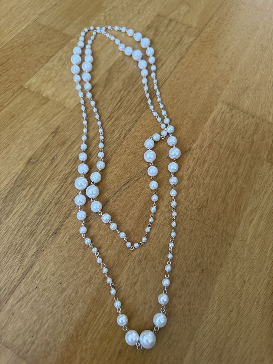 Catenine: Perlenkette lang silberfarben modeschmuck guter Zustand – Nuovo (secondo la descrizione) da Richterswil venduto da cobruetsch 1