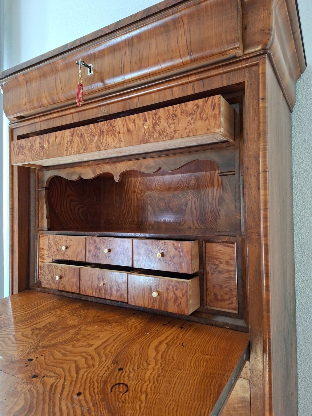 Armadi: Antiker, eher seltener Sekretär – Usato da Stallikon venduto da Ursus_57 2