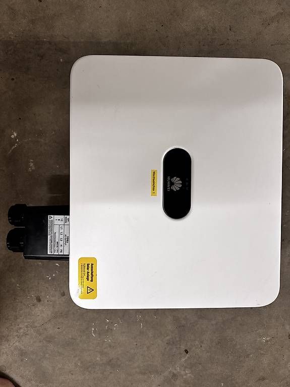 Onduleurs: Wechselrichter Huawei SUN2000-12KTL-M5 – D'occasion à Oberwil b. Büren par vadi87