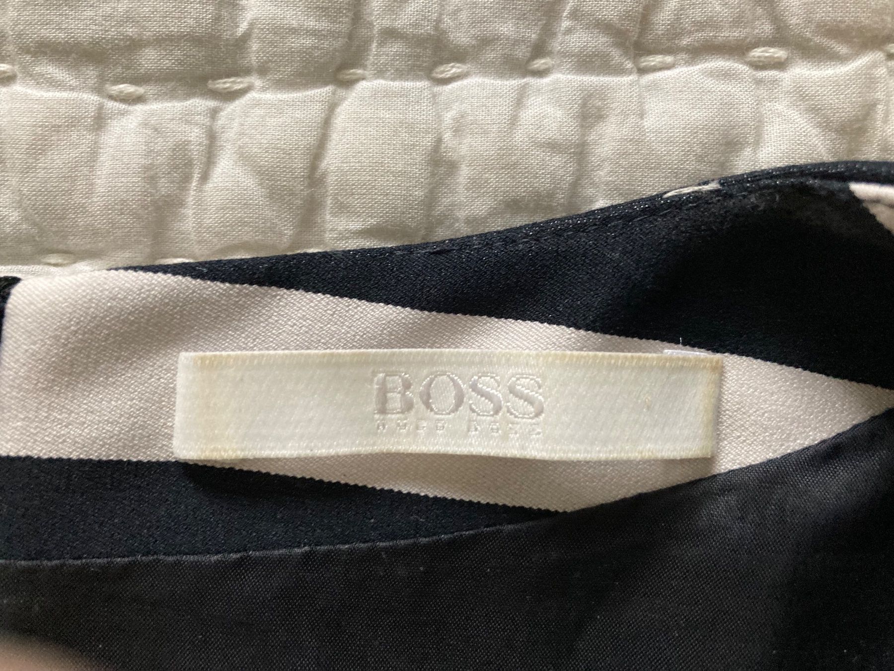 Hugo Boss Kleider: BOSS getreiftes Kleid in Weiss/Blau – Gebraucht aus Zürich von ann_ngp7 1