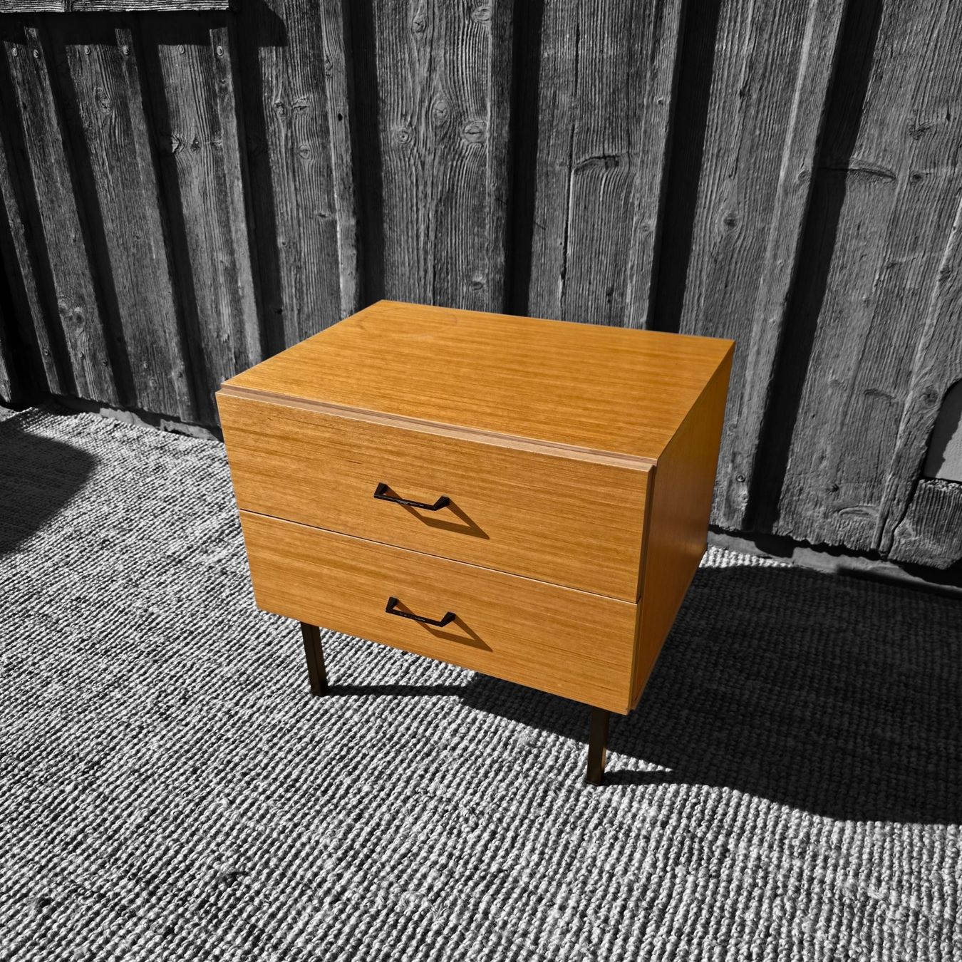 Kommoden: Mid Century Nachtisch/Mini Kommode – Gebraucht aus Haslen AI von Vintagelix