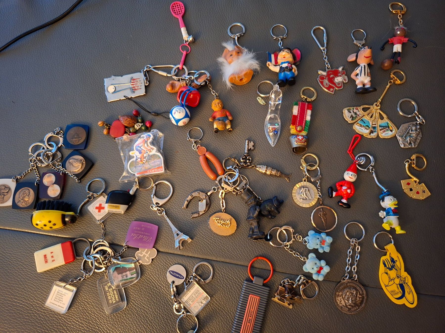 Portachiavi: Collection de porte-clés variés -51×! – Usato da Cheseaux sur lausanne venduto da Asergio