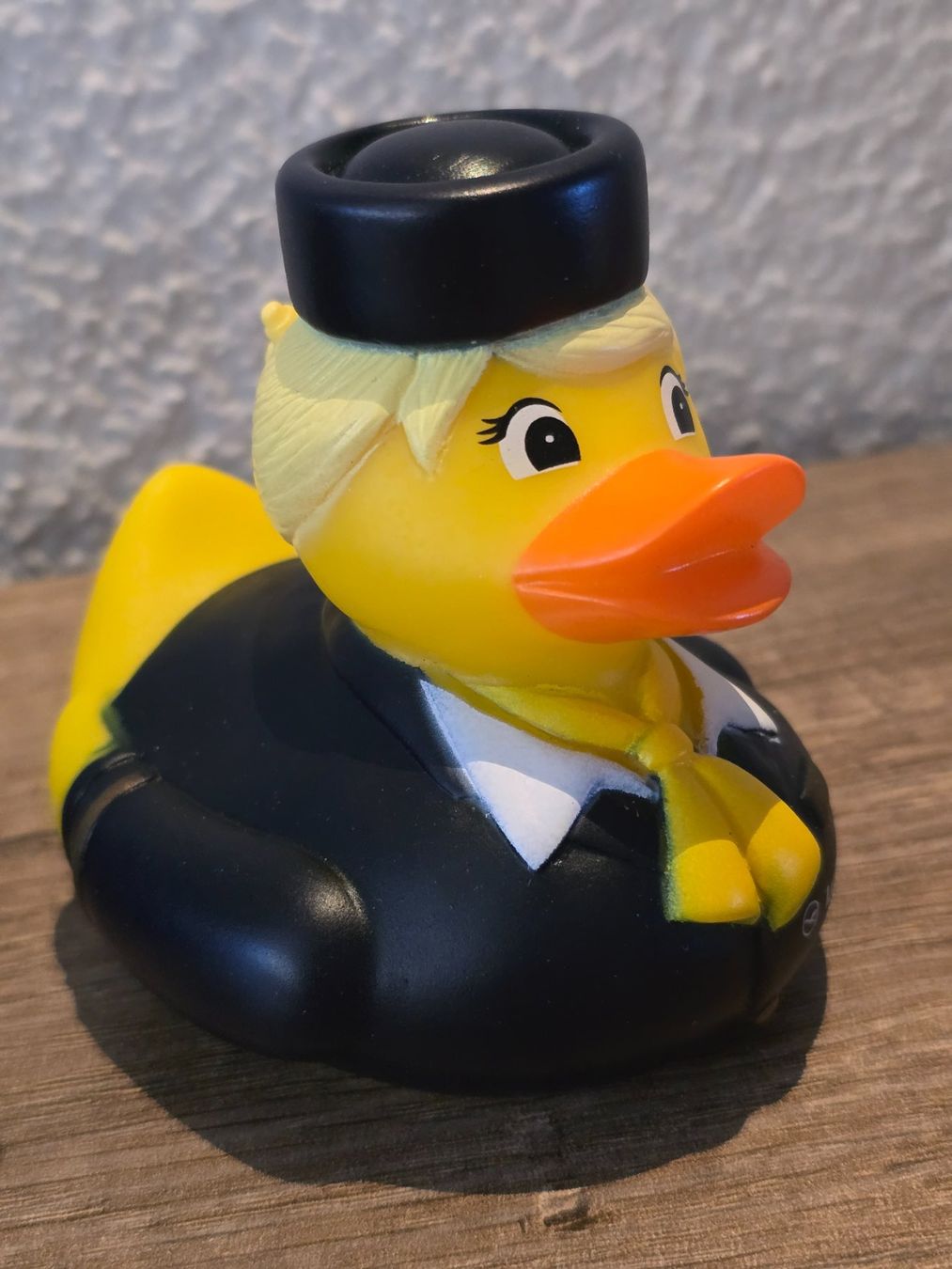Lufthansa Giocattoli: Lufthansa Flight Crew Badeente Gummiente Ente First Class – Nuovo (secondo la descrizione) da Küsnacht ZH venduto da Hitch1 1