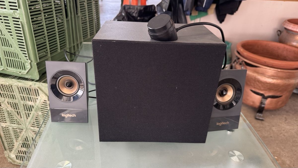 Logitech Haut-parleurs: Logitech Lautsprecher Set gebraucht – D'occasion à Pfäffikon zh par Jiim7