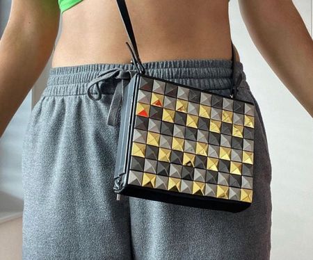 Sac à bandoulière clouté