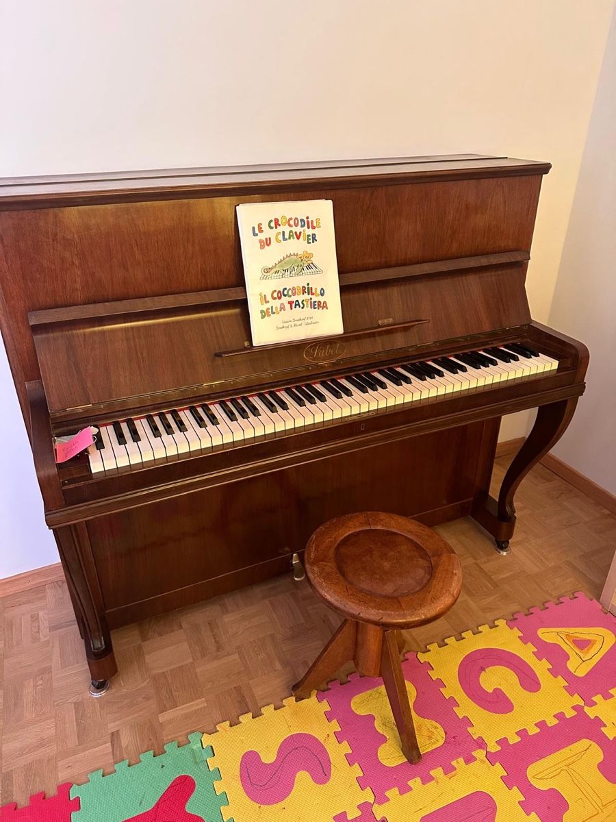 Musikinstrumente: Upright Piano Sabel Rorschach – Gebraucht aus Genève von alyonavinogradova