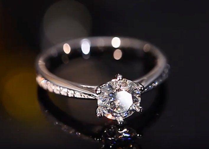 Anelli: 1ct 6,5 mm Moissanite rings with certificate – Nuovo e nell'imballaggio originale da Genève venduto da AWWA 1