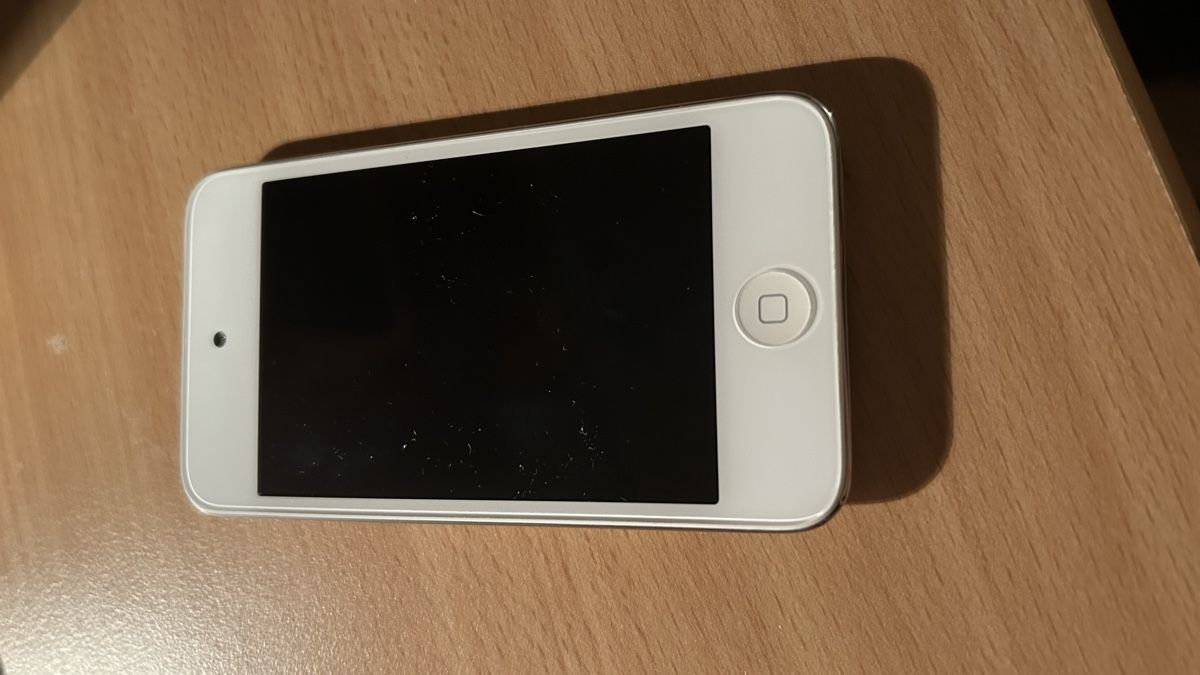 Apple Lettore multimediale portatile: Apple iPod Touch 4. Gen 32GB Weiss – Usato da Bülach venduto da wil_z8tf 2