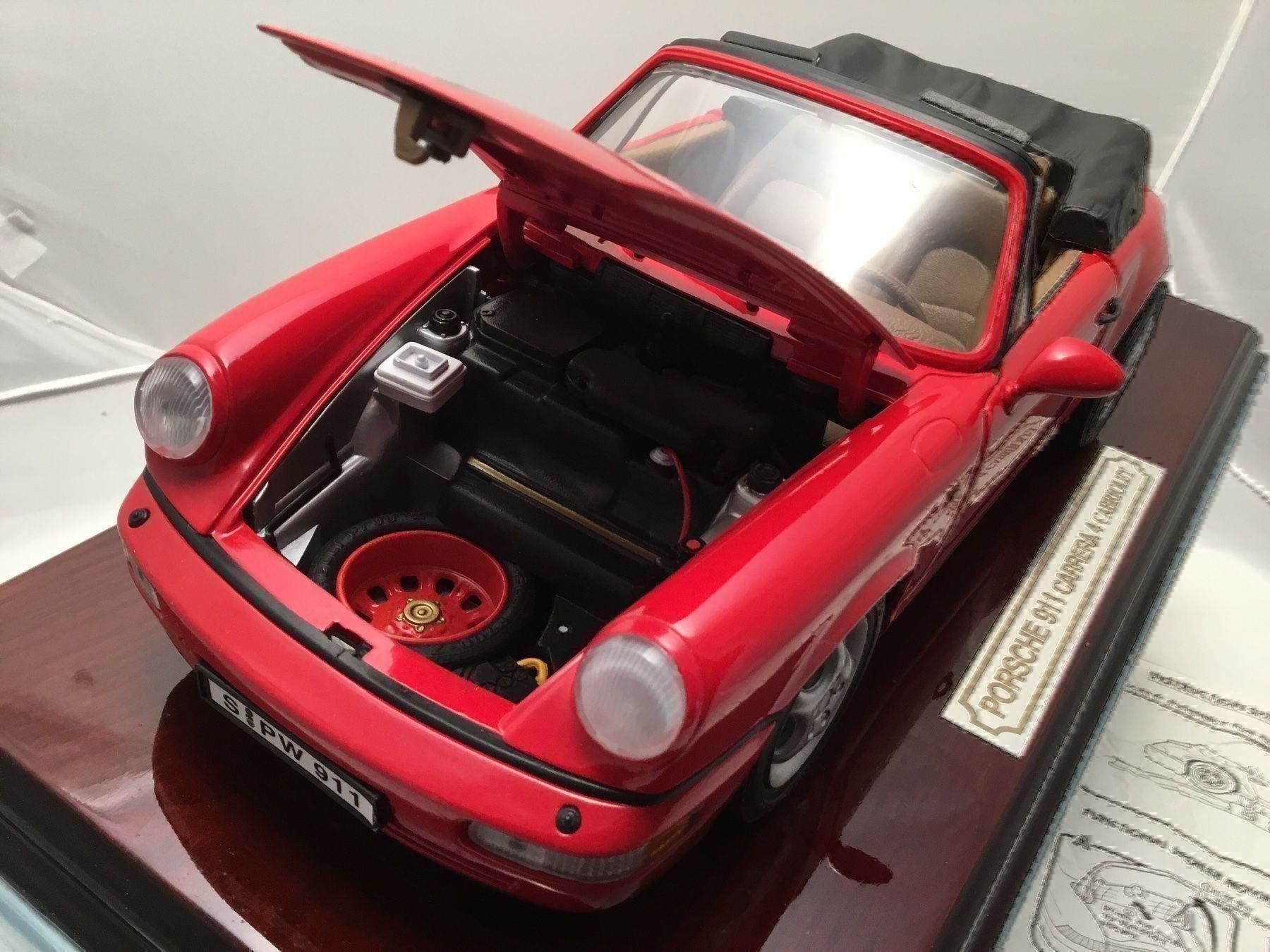 Porsche Modellini d'auto: Porsche 911 Carrera 4 Cabriolet – Nuovo e nell'imballaggio originale da Erlenbach im Simmental venduto da Model_box 4