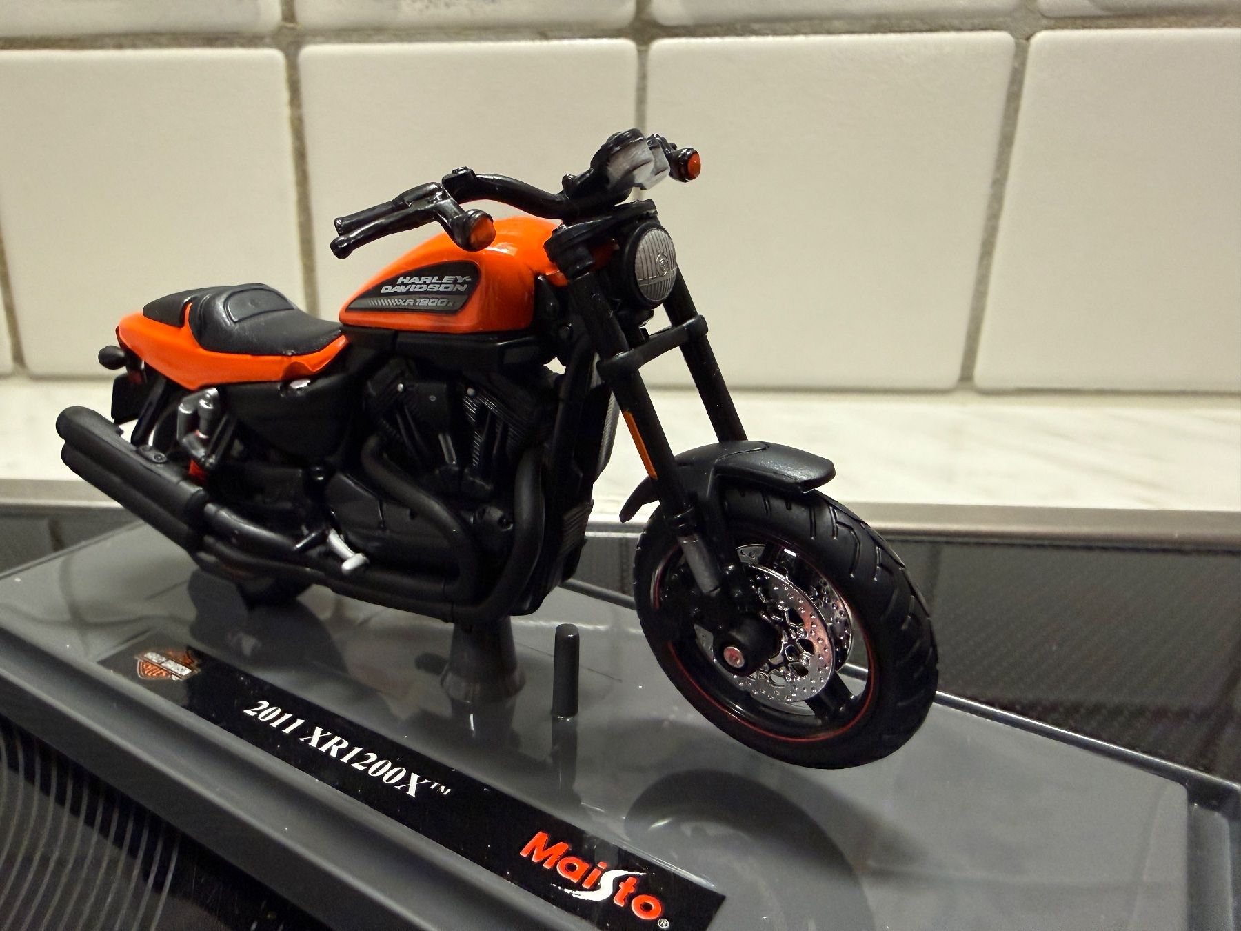 Maisto Voitures modèles: Harley Davidson 2011 XR 1200X orange 1/18 – Neuf avec emballage d'origine à Messen par Versber 2