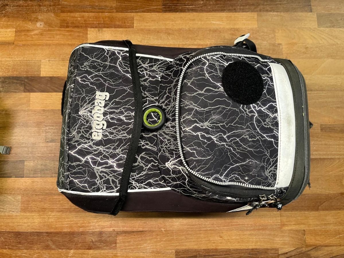 Ergobag Borse & Zaini: Ergobag Set Schulrucksack, Thek, schwarz Blitzmuste – Usato da Dettighofen venduto da chulipi