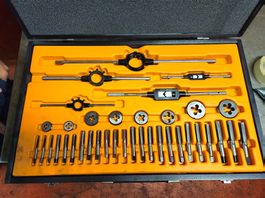 Set maschi e filiere BETA 446ASC/C37  37 pezzi UNC