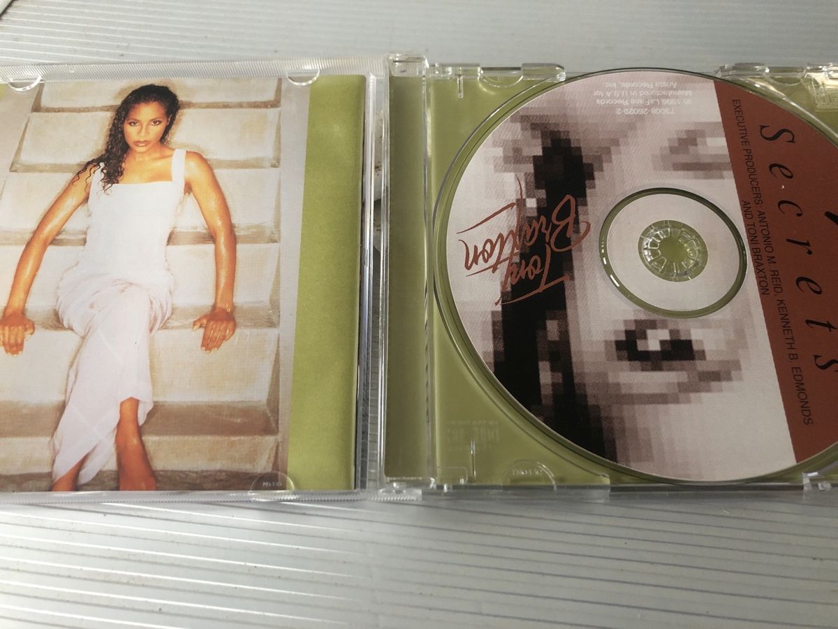 CD: Toni Braxton - Secrets (CD, 1996) – Usato da Flaach venduto da rubo7 1
