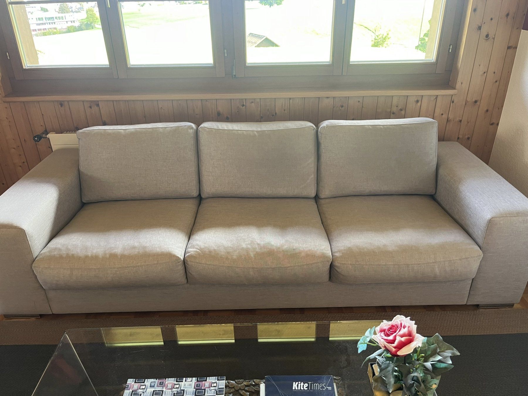 Sofas: Sofa/Glas-Tisch/Truhe/Teppich – Gebraucht aus Zug von per_wk7d 3