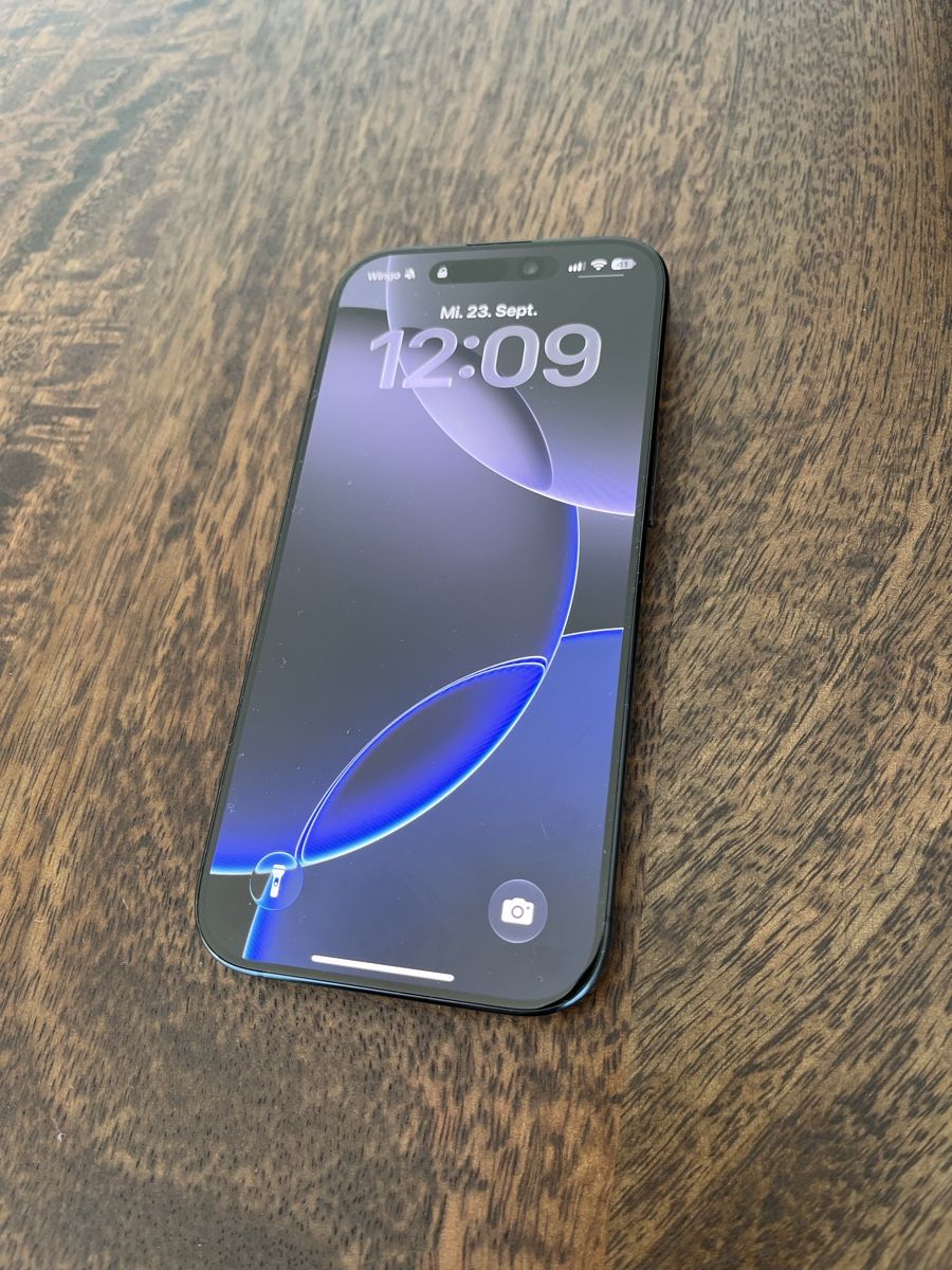 Apple Handys / Smartphones: iPhone 16 Pro + 1 TB - Black Titanium – Gebraucht aus Bern von StrawberryKing 2