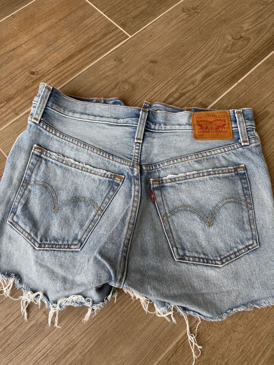 Levi's Jeans: Levi's Shorts Damen hellblau Grösse 26 – Usato da Lenzburg venduto da Chlinisimone 1