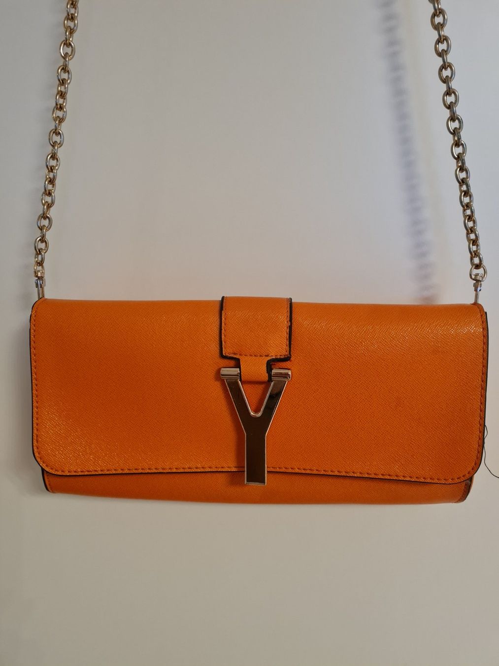 Taschen für Damen: CLUTCH UMHÄNGE TASCHE ORANGE GOLD – Gebraucht aus Steg im Tösstal von goldlionfree 1