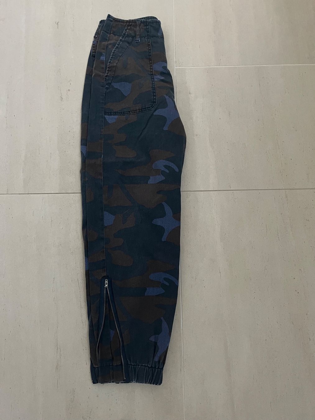 Pull&Bear Pantaloni: Pull&Bear Camouflage cargo Hose Gr. 38 – Usato da Luzern venduto da Sono2